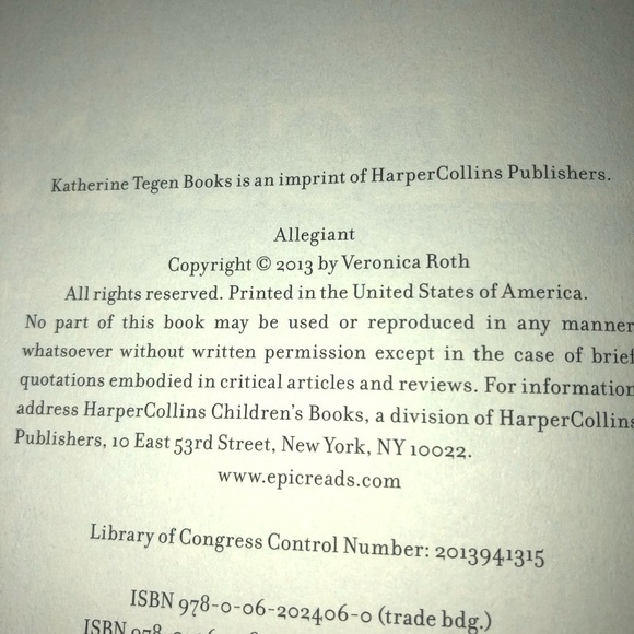 Allegiant by Veronica Roth - no 2 of the Divergent series- young and old reading - Picture 4 of 7